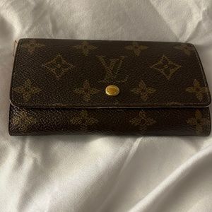 Louis Vuitton Small Wallet no card slot